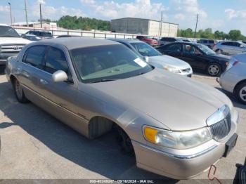  Salvage Lincoln Towncar