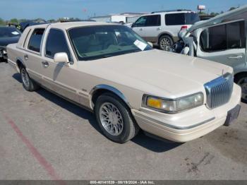  Salvage Lincoln Towncar