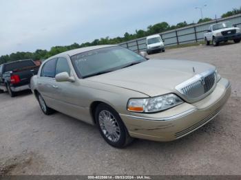  Salvage Lincoln Towncar