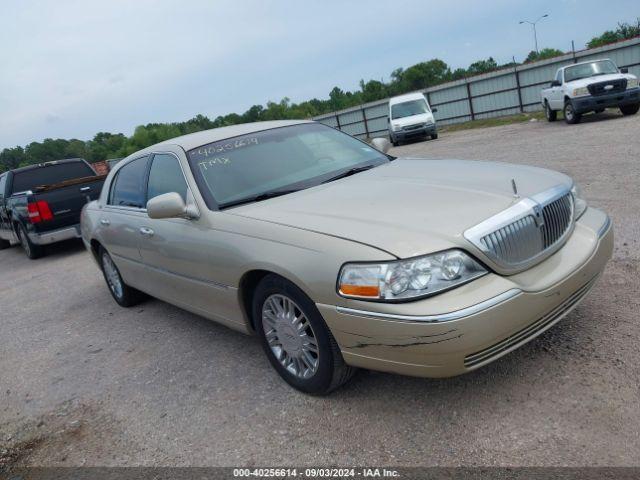  Salvage Lincoln Towncar