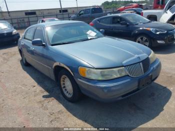  Salvage Lincoln Towncar