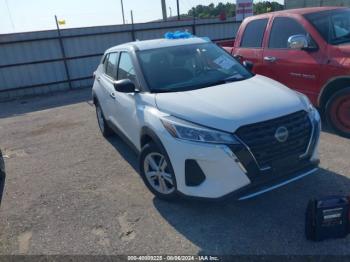  Salvage Nissan Kicks