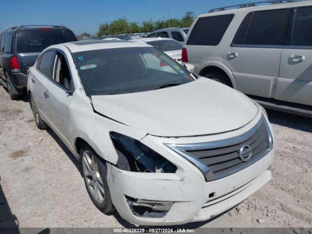  Salvage Nissan Altima