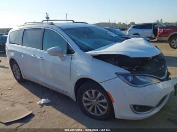  Salvage Chrysler Pacifica