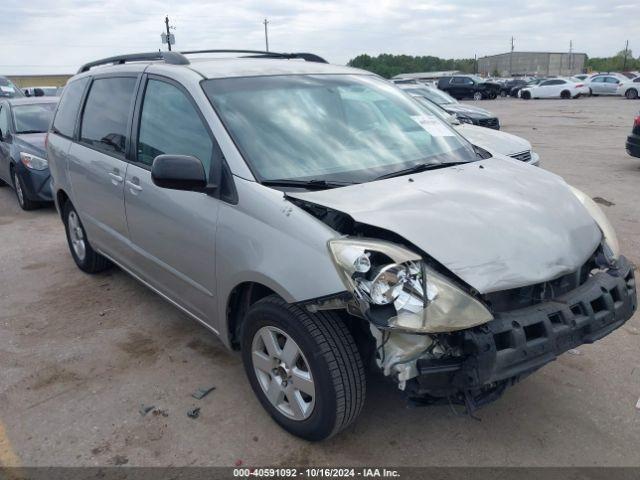  Salvage Toyota Sienna