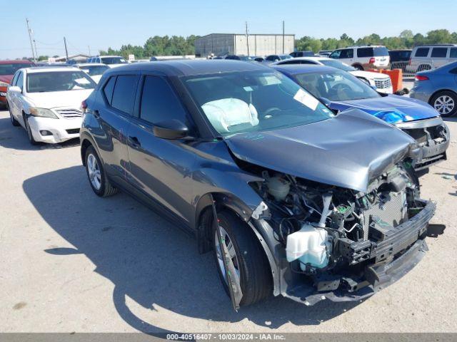  Salvage Nissan Kicks