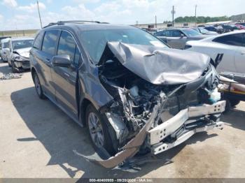  Salvage Toyota Sienna