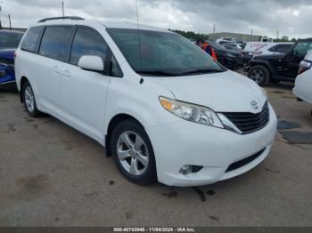  Salvage Toyota Sienna