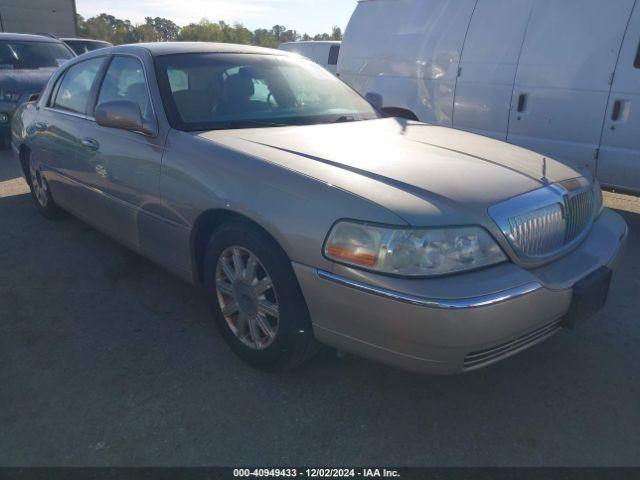  Salvage Lincoln Towncar