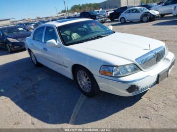  Salvage Lincoln Towncar