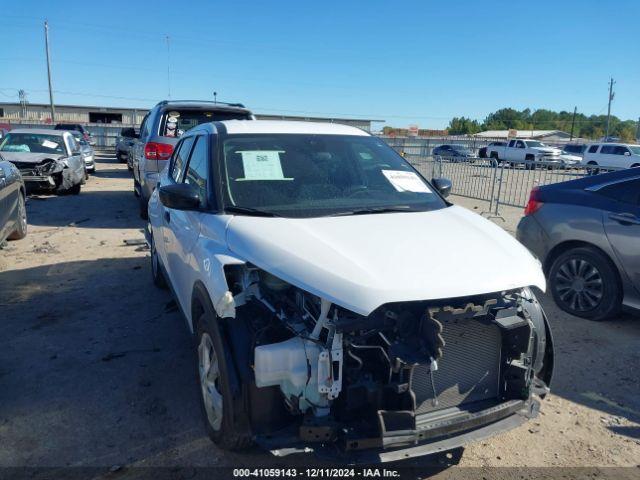  Salvage Nissan Kicks