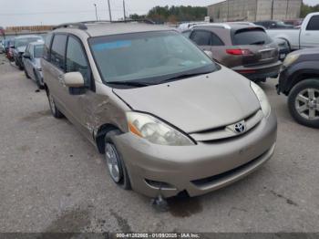  Salvage Toyota Sienna