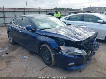  Salvage Nissan Altima