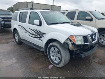  Salvage Nissan Pathfinder