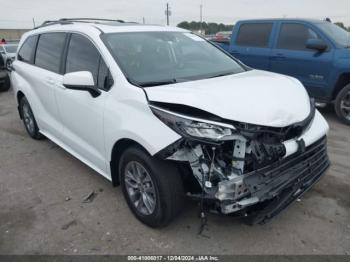  Salvage Toyota Sienna