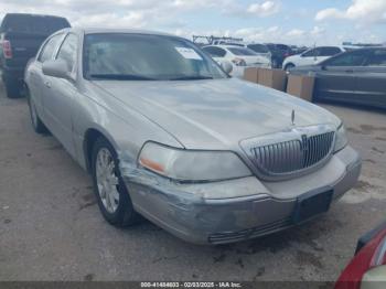  Salvage Lincoln Towncar