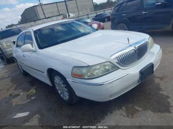  Salvage Lincoln Towncar