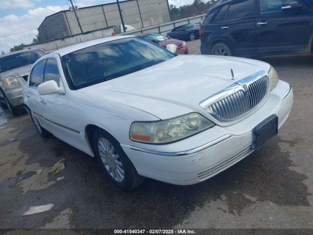  Salvage Lincoln Towncar