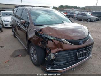  Salvage Toyota Sienna