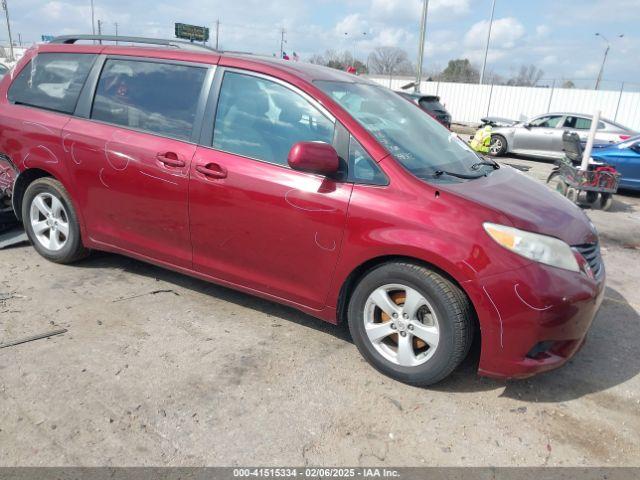  Salvage Toyota Sienna