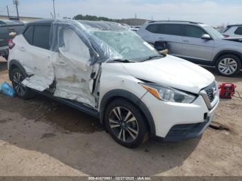  Salvage Nissan Kicks