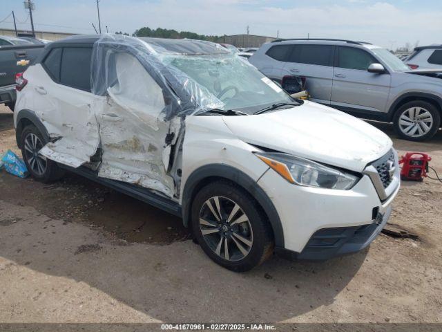  Salvage Nissan Kicks