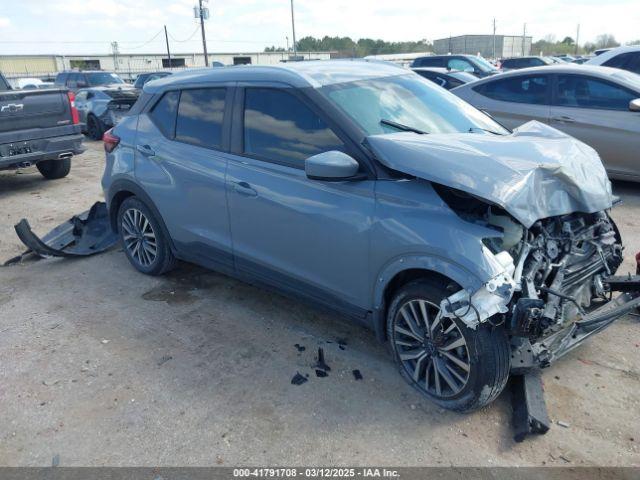  Salvage Nissan Kicks