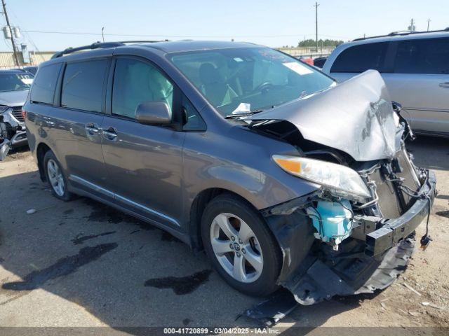  Salvage Toyota Sienna