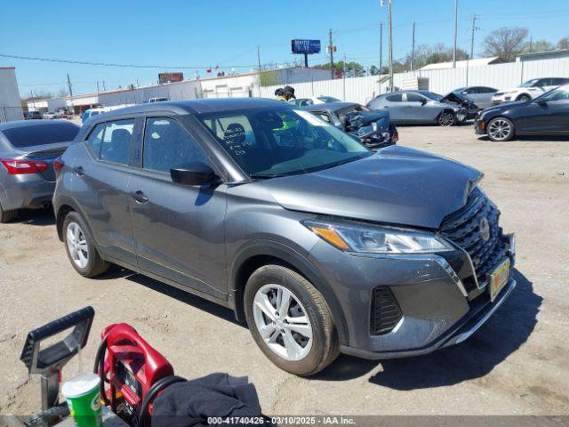  Salvage Nissan Kicks