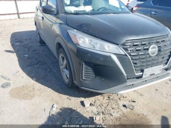  Salvage Nissan Kicks
