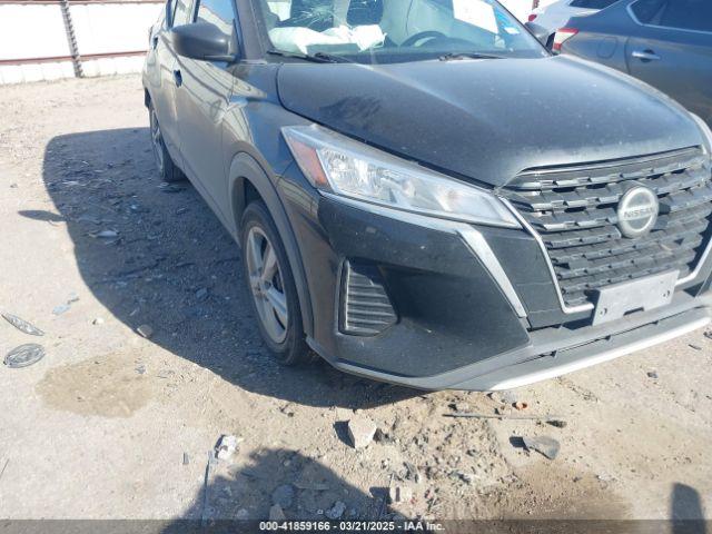  Salvage Nissan Kicks