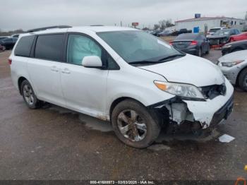  Salvage Toyota Sienna