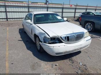  Salvage Lincoln Towncar