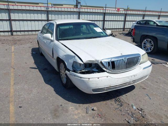  Salvage Lincoln Towncar