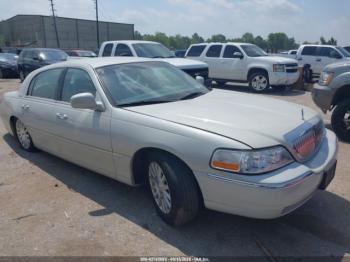  Salvage Lincoln Towncar