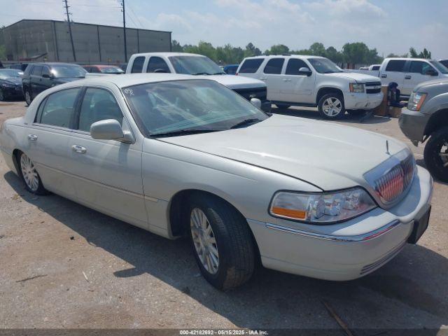  Salvage Lincoln Towncar