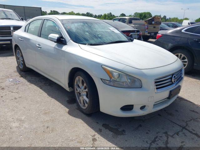  Salvage Nissan Maxima