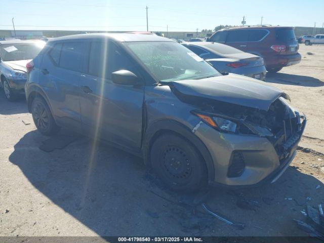  Salvage Nissan Kicks