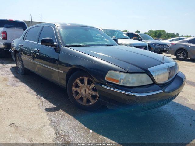  Salvage Lincoln Towncar
