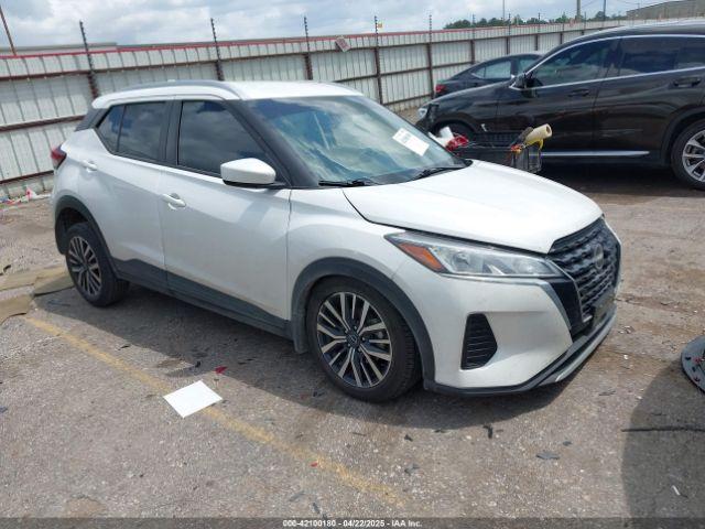  Salvage Nissan Kicks