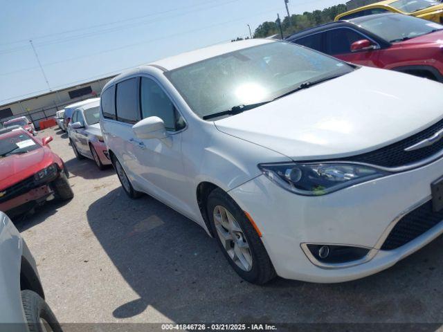  Salvage Chrysler Pacifica