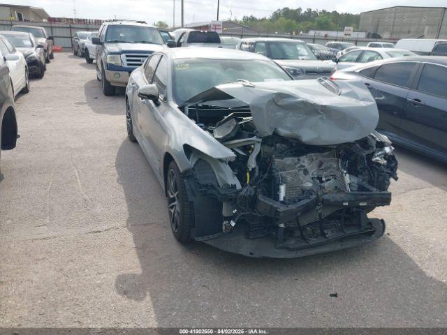  Salvage Kia Stinger