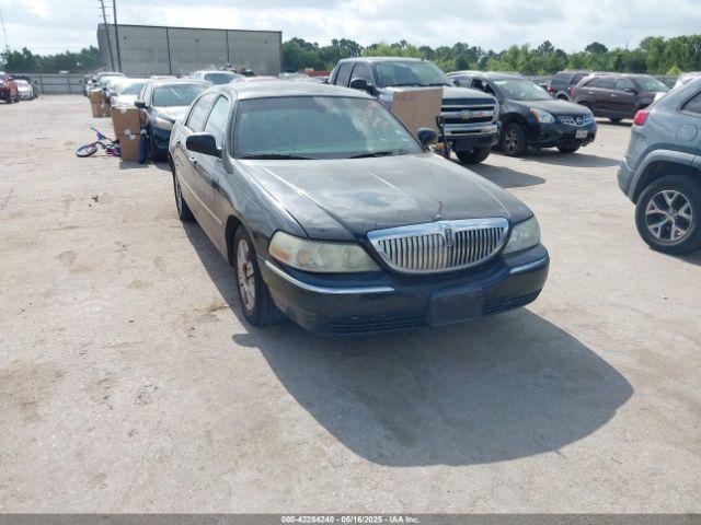  Salvage Lincoln Towncar