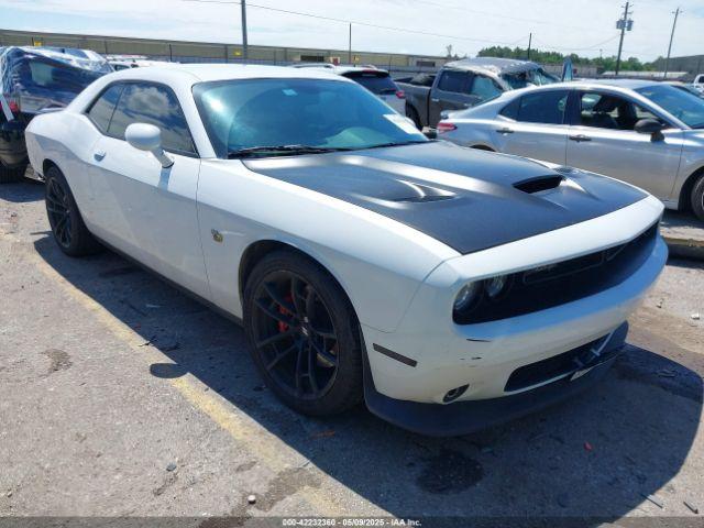  Salvage Dodge Challenger