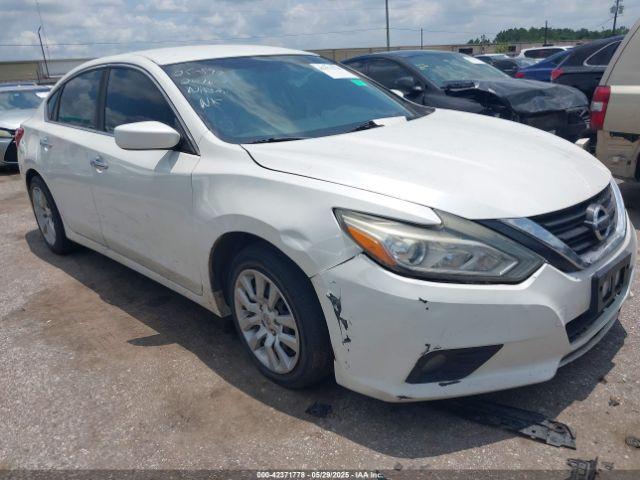  Salvage Nissan Altima