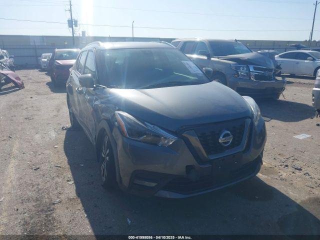  Salvage Nissan Kicks