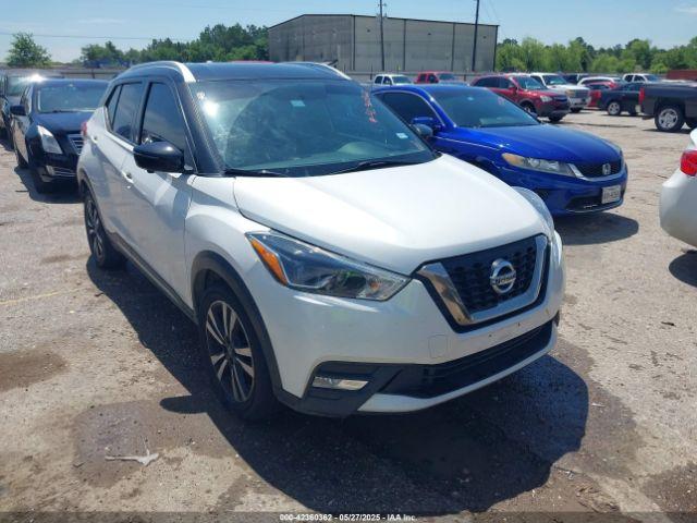  Salvage Nissan Kicks