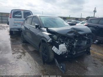  Salvage Nissan Kicks