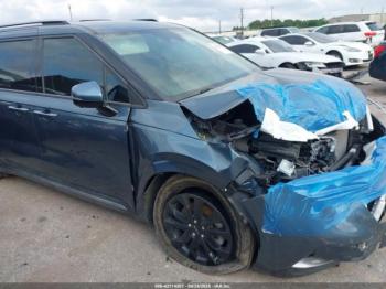  Salvage Kia Carnival