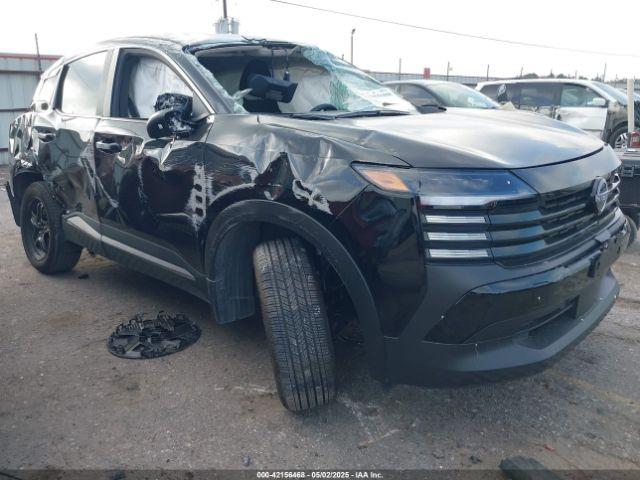  Salvage Nissan Kicks